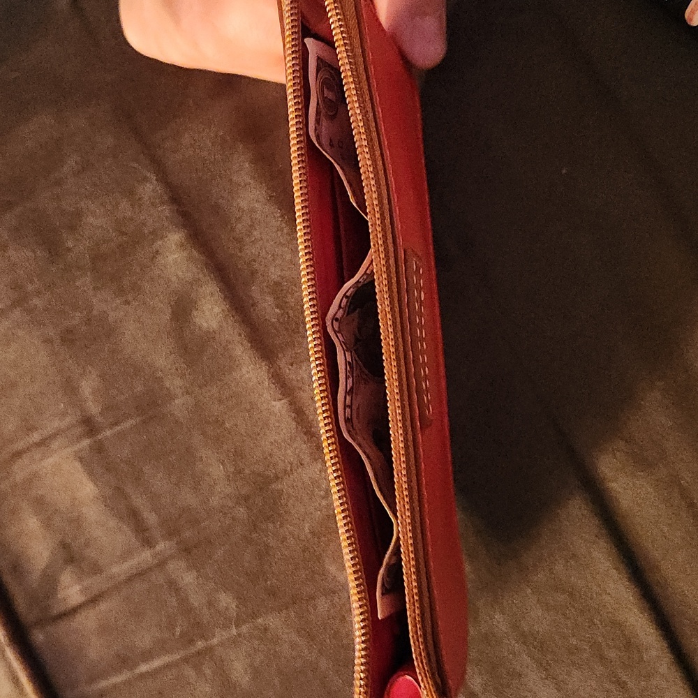 Dooney & Bourke pocket pouch - Picture 6 of 6
